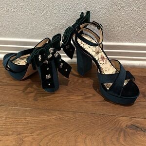 Nicola Bathie x Antonio Melani Lila velvet bow